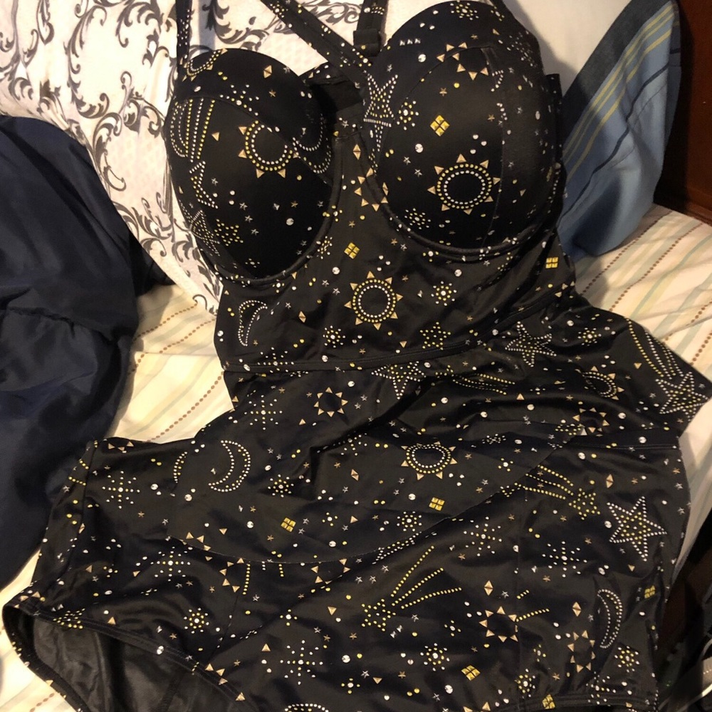 NWOT Torrid Tankini size 4 top and size 3 bottoms